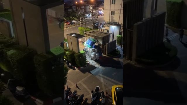 Утро, вывоз мусора на Пхукете