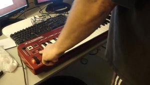 Behringer UMX610 MIDI Keyboard Controller with USB