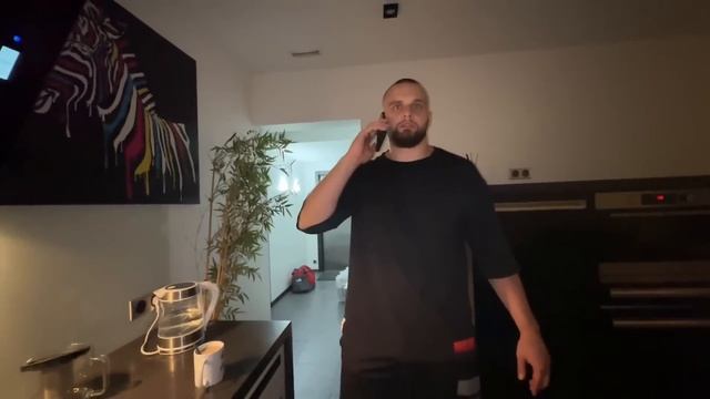 ДАНИЛА ГОРИЛЛА ПОКАЗАЛ СВОЕГО УМНЕЙШЕГО КОТА | КОРЕШ ЗАЛЕТЕЛ ДОМОЙ К ГОРИЛЫЧУ