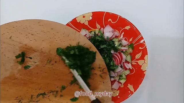 Салат из огурца, яйца и редиса: рецепт от Foodman.club