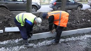 Захват для тротуарного бордюра.