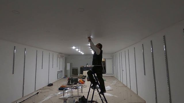 Устанавливаем натяжной потолок. Площадь 100 кв. м. одним полотном смотреть онлайн