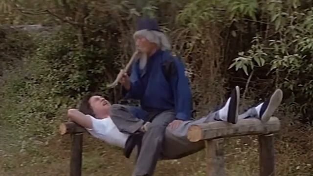 Трюки с одноколесным велосипедом на дымоходе высотой в 300 метров смотреть онлайн