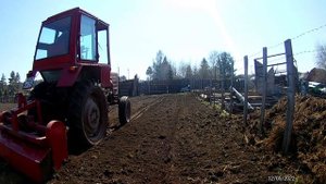 Трактор Т25 с самодельной фрезой по твердому грунту. Фрезерование тяжелой почвы.