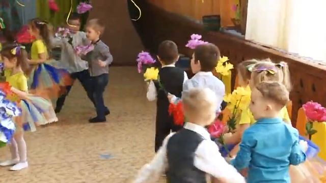 ТАНЕЦ - ВХОД НА 8 МАРТА смотреть онлайн