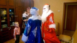 ДЕД МОРОЗ И СНЕГУРОЧКА ПРИШЛИ К НАМ В ГОСТИ! #новыйгод #дедмороздомой #вгостяхдедмороз