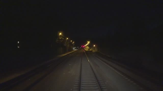 Вид из окна скоростного поезда Европа Германия. Вид из кабины машиниста электровоза пассажирского