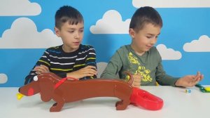 ✔ Какель Дакель DOGGIE DOO на русском ✔ дети с папой играют в весёлую игру Собака какает ???