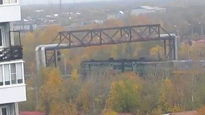 Тепловозы 2ТЭ10М (Няндома) и неиз. тепловоз прибывают в Архангельск с грузовым