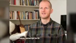 Француз Себастьян говорит на чеченском языке и играет на балалайке