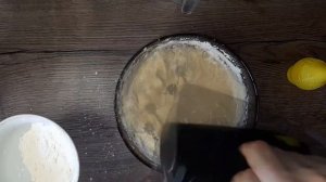 Постный манник с бананом и смородиной. Очень простой, бюджетный и быстрый пирог!