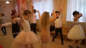 Танец "Мы дочки и сыночки"