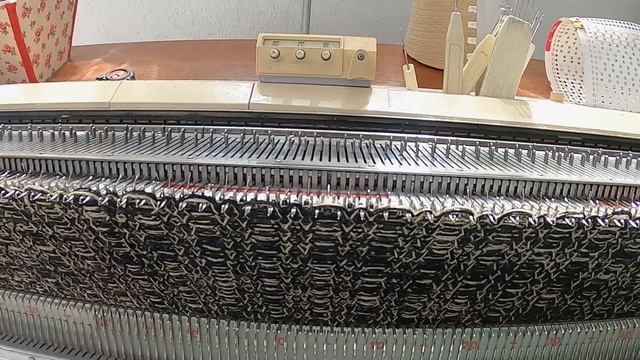 Como fazer uma gola capuz em máquina de tricô смотреть онлайн