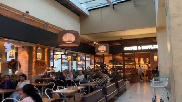 Гуляем под дождем ☔️?? Богота, Колумбия смотреть онлайн