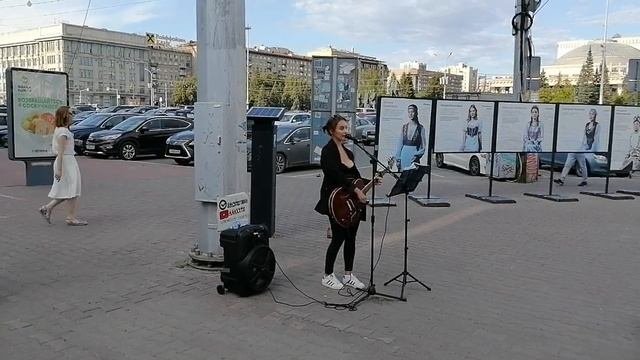 Уличный музыкант - 2 - Вечерний Новосибирск - 12 июля 2022 г.