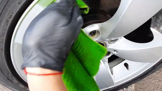 Как очистить алюминиевые диски от грязи, Alufelgen reinigen, mit Alufelgenreiniger, schnell und ein смотреть онлайн