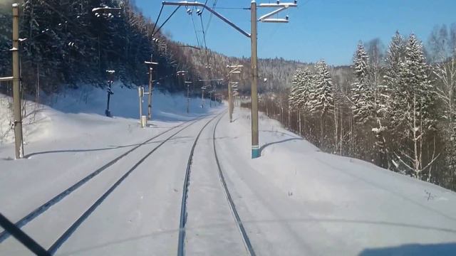 Завораживающий зимний пейзаж, дорога из Кишерти в Кунгур, Пермский край, Россия.