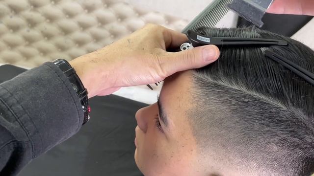 Мужская стрижка с пробором.Hard part. Men's haircut like Cristiano Ronaldo