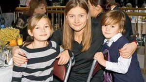 Голубкина показала дочь от Фоменко! Красавица одновременно похожа на Одри Хепберн и Грейс Келли