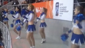 группа поддержки на хоккее в Сочи.