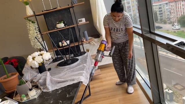 TEMİZLİK VLOG / DETAYLI SALON TEMİZLİĞİ / DYSON V12 BAŞLIKLARI DENİYORUZ / GÜNLÜK VLOG
