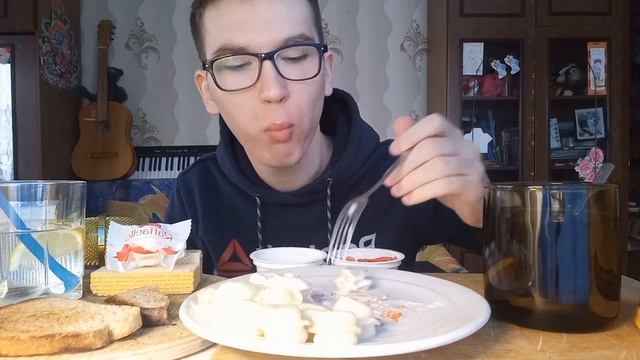 МУКБАНГ✅️ПЕЛЬМЕШКИ?ЖАРЕНЫЙ ХЛЕБ В ТОСТЕРЕ?ИМБИРЬ ЧАЙ☕️И СЛАДОСТИ???? смотреть онлайн