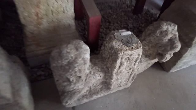 Артефакты с раскопок: свинцовые гробы, человекоиды, саркофаги, надписи