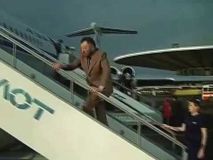 Невероятные приключения итальянцев в России. Эпизод с доктором, которого не пускают в Россию.