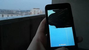 Скинул телефон с 16 этажа! Скинул, остался целый???