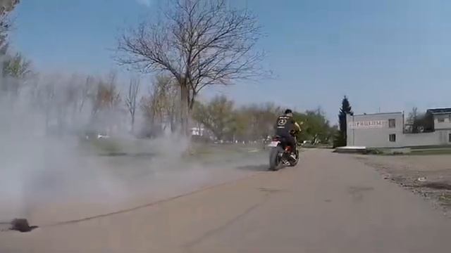 Бернаут Benelli TnT 300 смотреть онлайн