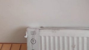 Установка плоского радиатора на стену.