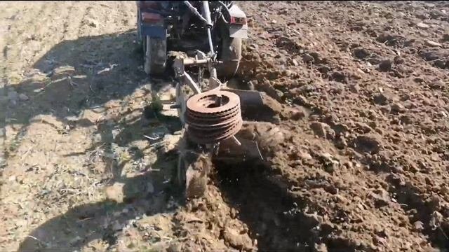 Вспашка на феррари двухкорпусным плугом, завершение