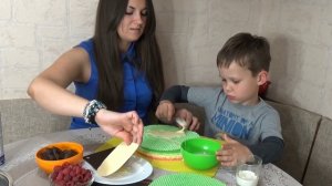Делаем торт со сгущенкой дома с тетей Людой Make hand made cake