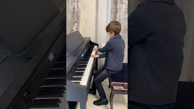 В. Гиллок «Фонтан под дождем», исполняет Егор Кокшаров, 9 лет. смотреть онлайн