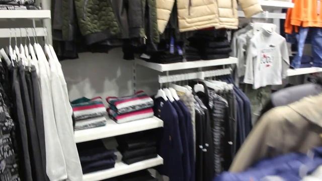 Заглянем в отдел для парней-подростков смотреть онлайн