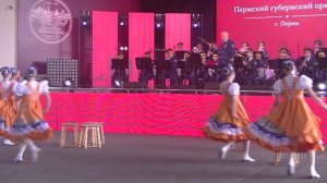 У самовара я и моя Маша. Танцевальная группа Пермского губернского оркестра.