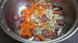 Сливочный суп с колбасками и грибами