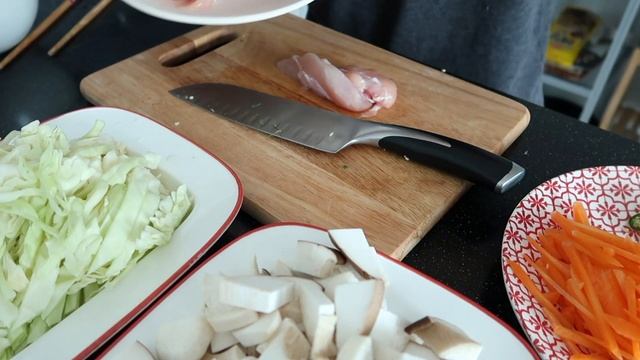 ВОК ЛАПША С ОВОЩАМИ И КУРИЦЕЙ