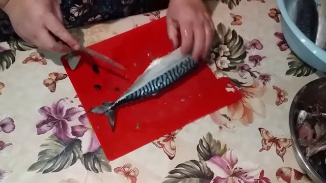 МАЛОСОЛЬНАЯ СКУМБРИЯ В ЛУКОВОЙ ШЕЛУХЕ