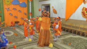 Танец-игра листочков и Осени на осеннем утреннике 2017 в младшей группе