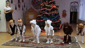 Утренник в детском саду.Танец мишек.