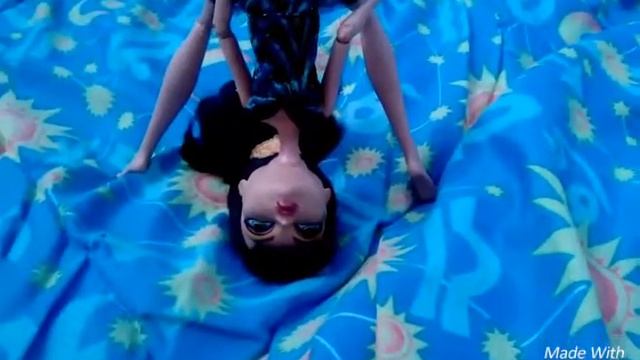 На даче. Веселье на одеяле смотреть онлайн