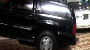 Паркетники Lexus LX350, FORD, Шевроле Субурбан и Тахо, Кадиллак Эскалейд от Welly 1:43