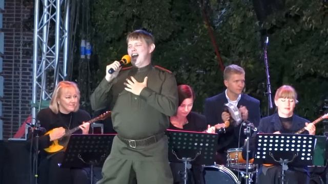 А.Толстяков и Оркестр Русских народных инструментов ГАХА "Берёзка". Москва - День города 2013 смотреть онлайн