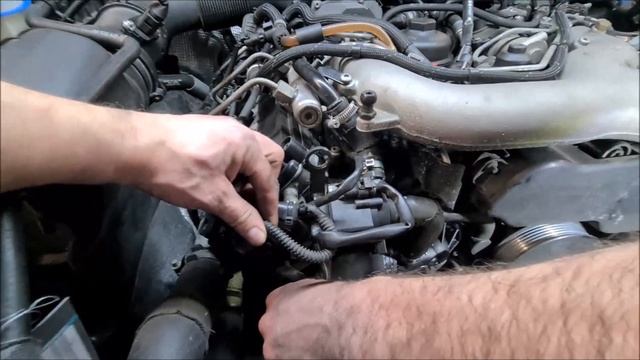 VW Touareg 3.0 V6 TDI Thermostat tauschen. Replace VW Touareg 3.0 V6 TDI thermostat. смотреть онлайн