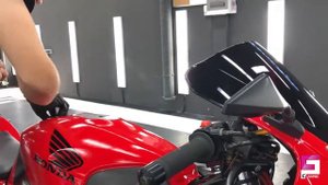 Мотоцикл Honda отполирован и покрыт керамикой Ceramic Pro!