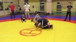 Приём - проход в две ноги. Вольная борьба.