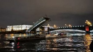 Развод Троицкого моста