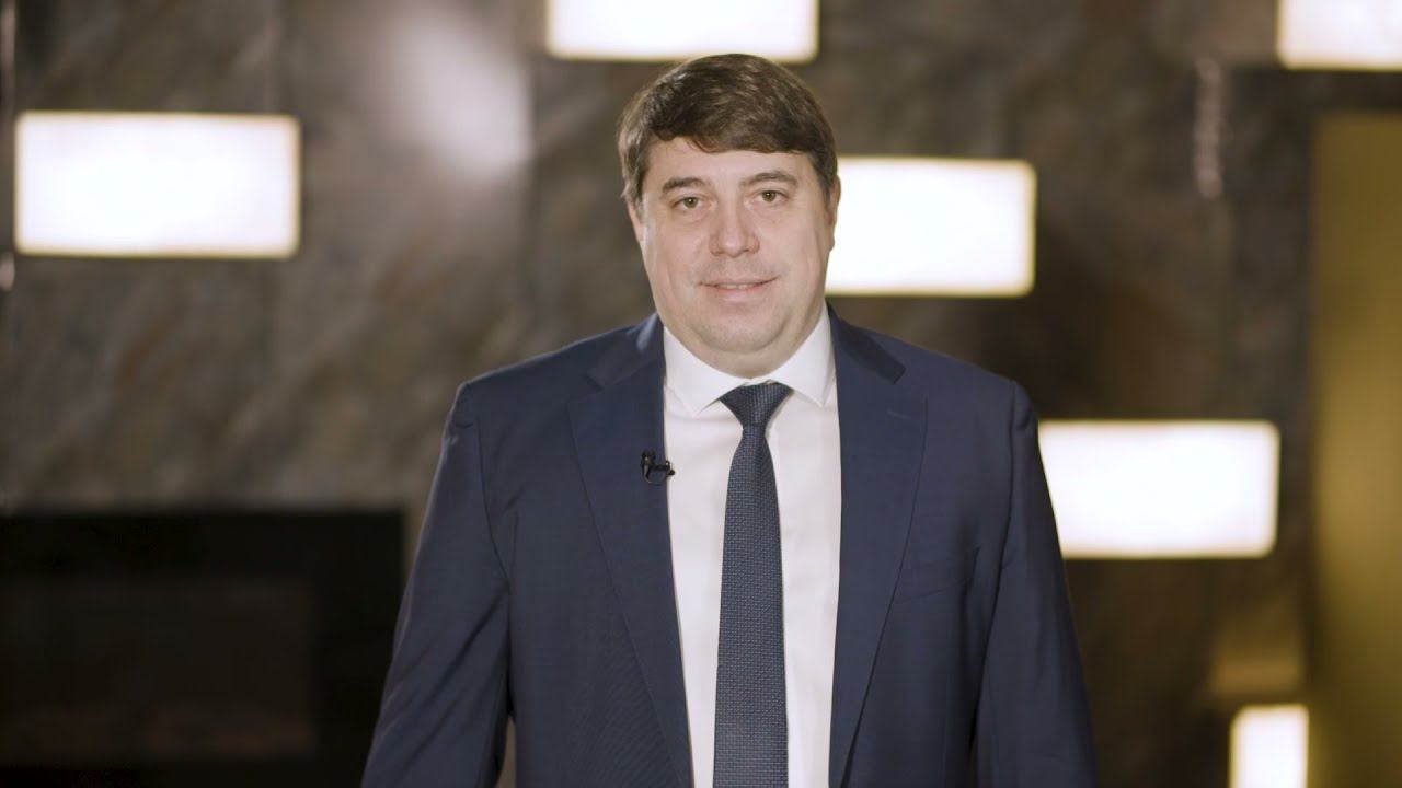 С Днем энергетика! Поздравляет главный энергетик АК «АЛРОСА» Андрей Тархов