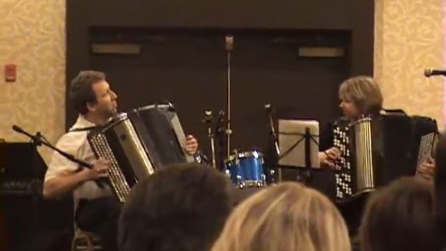 Беларуская полька "Весялуха" - Accordion Duo Elena & Gregory смотреть онлайн